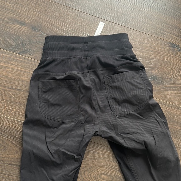 Lululemon Studio Jogger Pants - Straight Cut Unlined Size 2 Like New - Picture 5 of 6